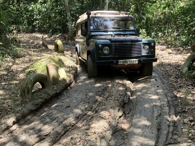 When driving, in this case off road, it’s essential that we are evaluating the conditions to identify we have the traction necessary to successfully manoeuvre. Constantly monitoring vehicle language to make sure inputs are felt and understood. A common error is to put in an input to change direction and failing to identify that the vehicle has not followed our instructions. Another input of steering is applied and we have now increased the resistance acting on the vehicle and the chances of failure increase. CHANGING SPEED AND DIRECTION - LOW RANGE